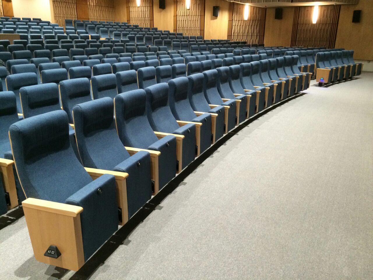 Kursi Auditorium Berkualitas untuk Ruang Publik Modern